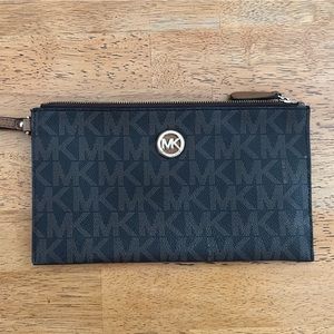 Michael Kors large wristlet
